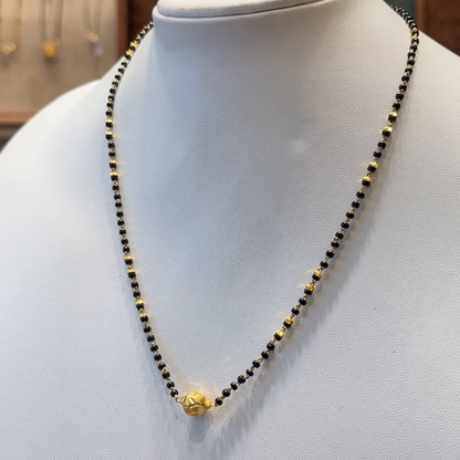 CMR 4.698gms SHORT BLACK BEADS 22K Nakshi