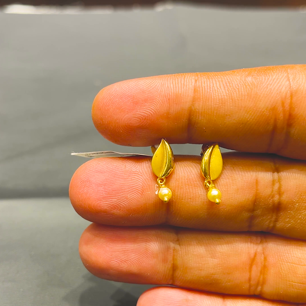 SOUTH INDIA 2.085gms EARRINGS 22K Yellow Gold