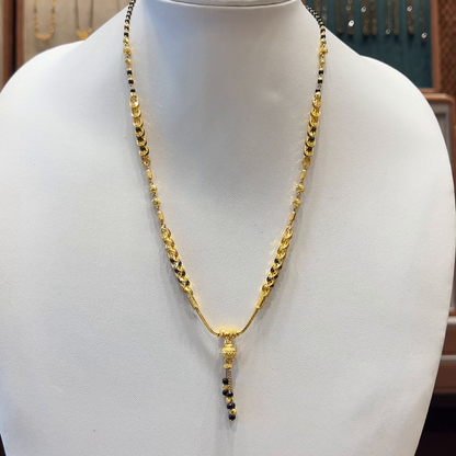 CMR 12.635gms SHORT BLACK BEADS 22K Nakshi