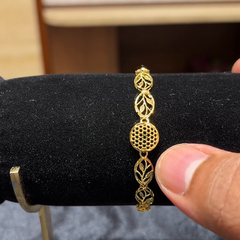 Chennai Shopping Mall 4.465gms Bracelets 22K Yellow Gold