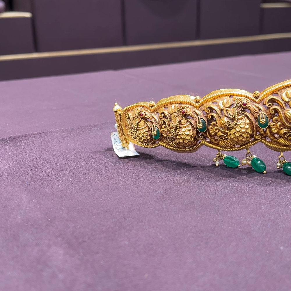 CMR 121.908gms VADDANAM 22K Nakshi