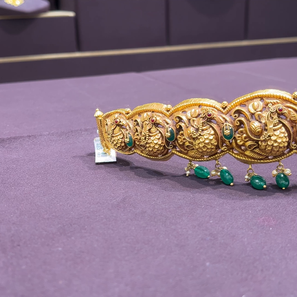 CMR 121.908gms VADDANAM 22K Nakshi