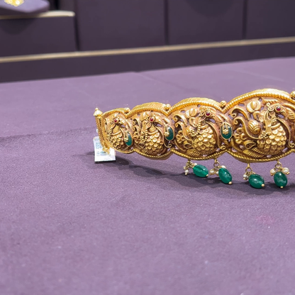 CMR 121.908gms VADDANAM 22K Nakshi