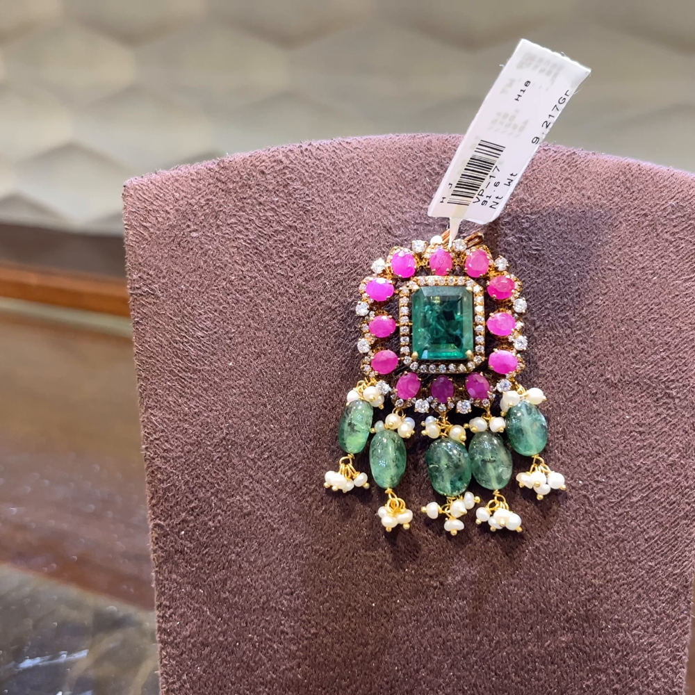 SRI RAM 9.217gms Pendent 22K Nakshi