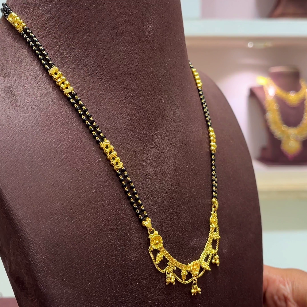 SwarnaKanchi 16.102gms SHORT BLACK BEADS 22K Yellow Gold