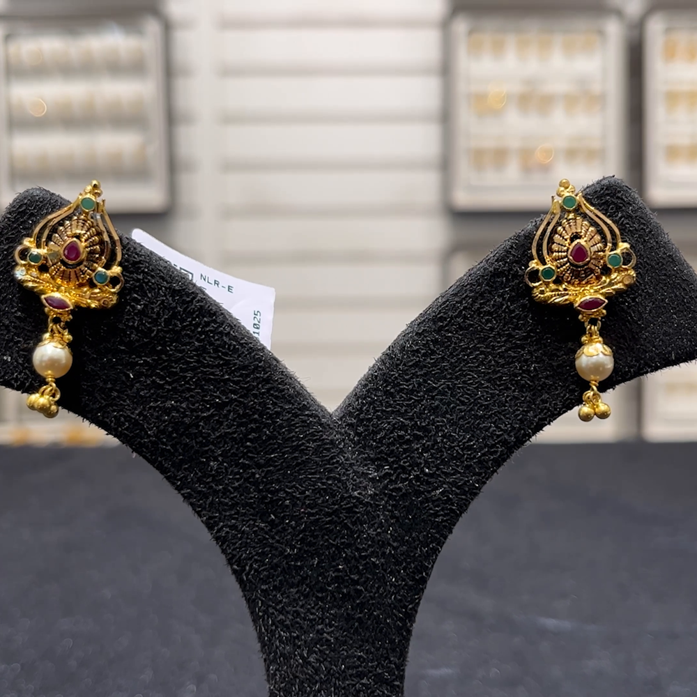 SOUTH INDIA 3.437gms EARRINGS 22K Yellow Gold