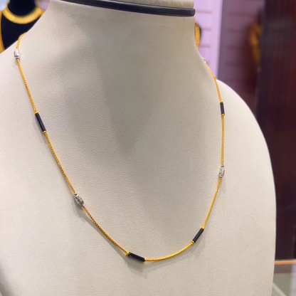 SOUTH INDIA 4.308gms SHORT BLACK BEADS 22K Yellow Gold