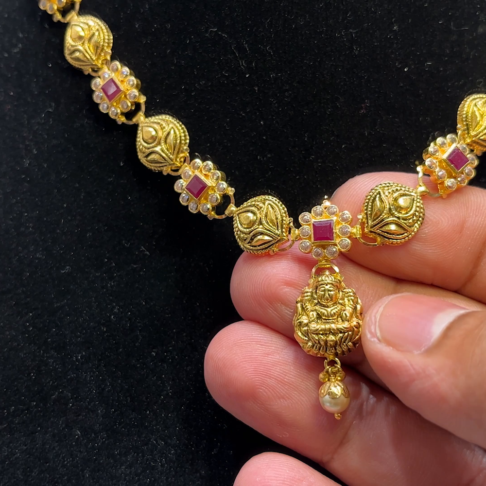 SOUTH INDIA 12.33gms NECKLACE 22K Yellow Gold