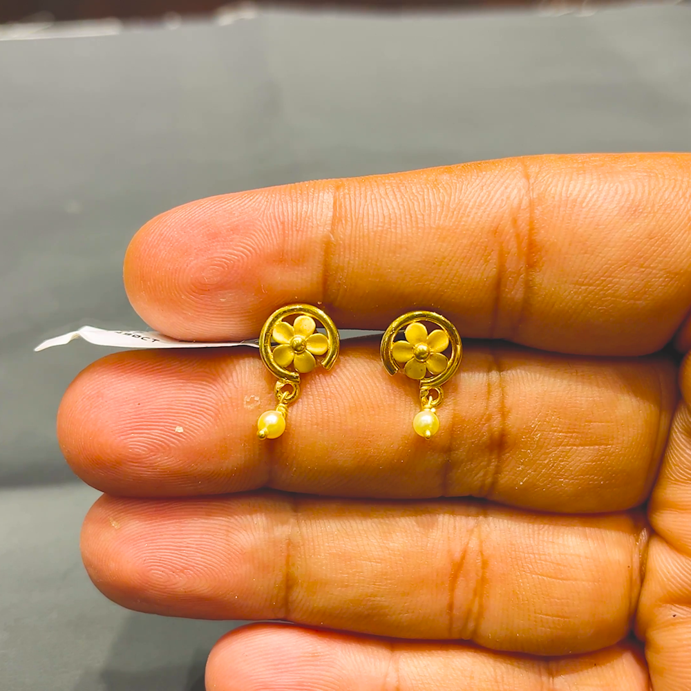 SOUTH INDIA 3.057gms EARRINGS 22K Yellow Gold