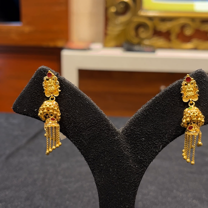 RS BROTHERS 8.802gms EARRINGS 22K Yellow Gold