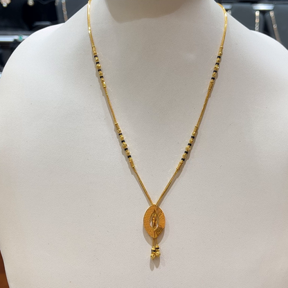 RS BROTHERS 12.673gms SHORT BLACK BEADS 22K Yellow Gold