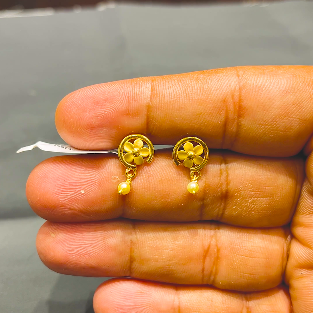 SOUTH INDIA 3.057gms EARRINGS 22K Yellow Gold