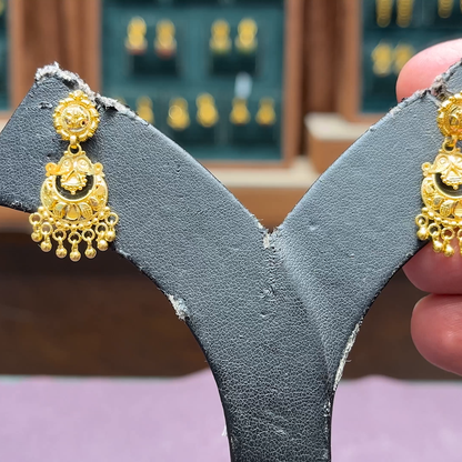 CMR 4.985gms EARRINGS 22K Yellow Gold