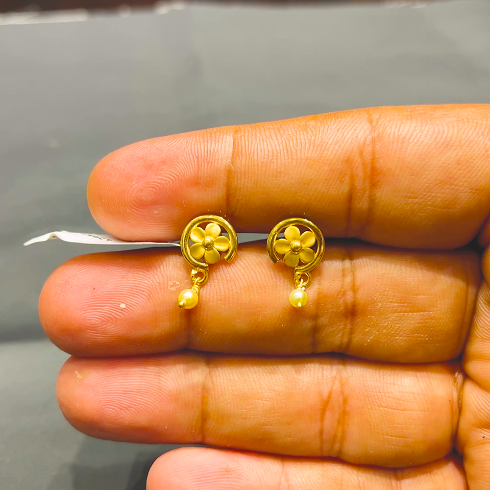 SOUTH INDIA 3.057gms EARRINGS 22K Yellow Gold