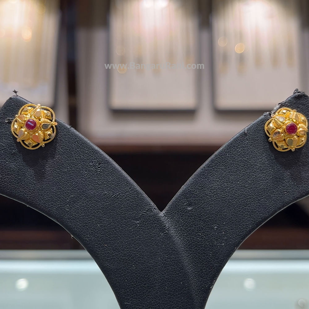 SOUTH INDIA 1.84gms EARRINGS 22K Yellow Gold