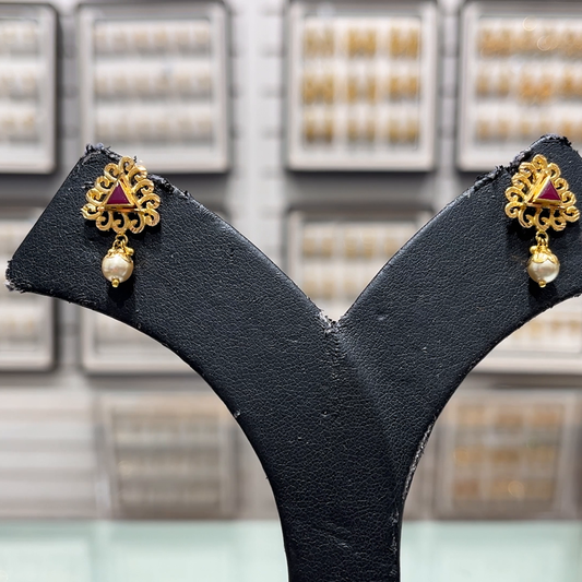 SOUTH INDIA 4.083gms EARRINGS 22K Yellow Gold