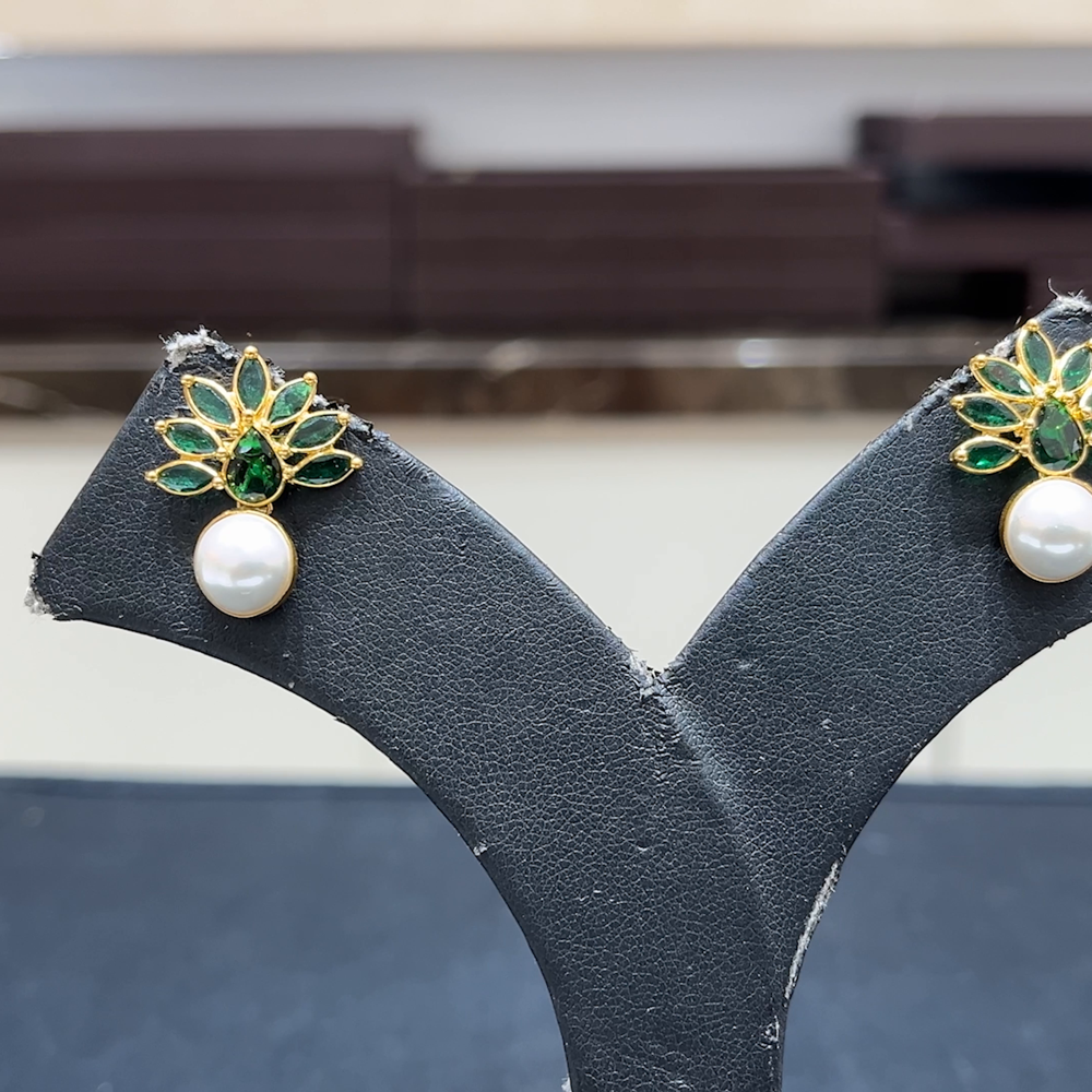 MUKUNDA JEWELLERS 2.99gms EARRINGS 22K Yellow Gold