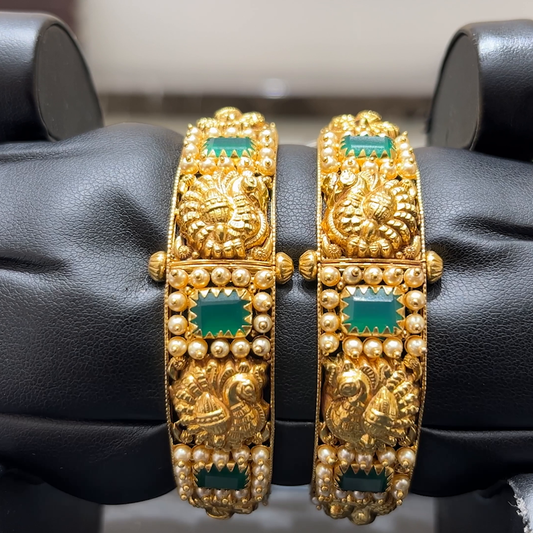 MUKUNDA JEWELLERS 46.13gms BANGLES 22K Antique