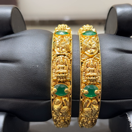 MUKUNDA JEWELLERS 39.2gms BANGLES 22K Antique